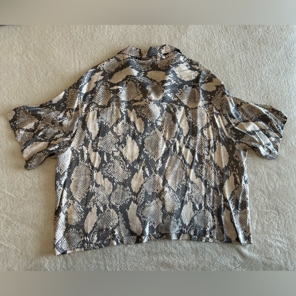 Voluminous Resort Button Down Shirt - Picture 4 of 7